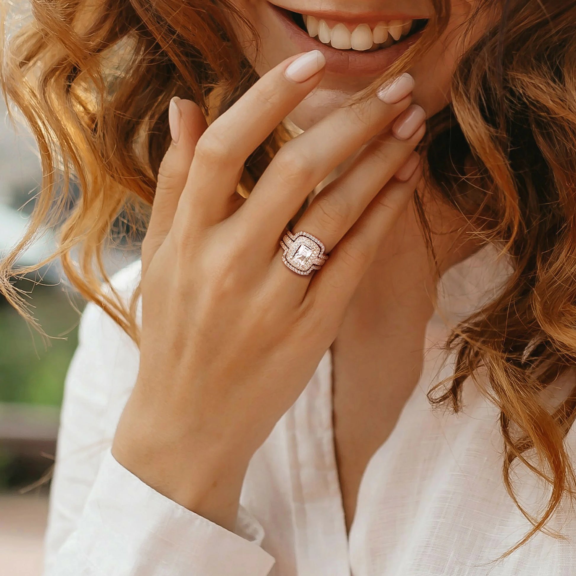 Exquisite Women's Sterling Silver Bridal Set with Cubic Zirconia and Emerald Accents